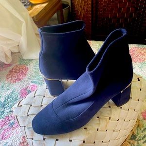 Women’s Cole Haan navy stretch booties size 8B never worn